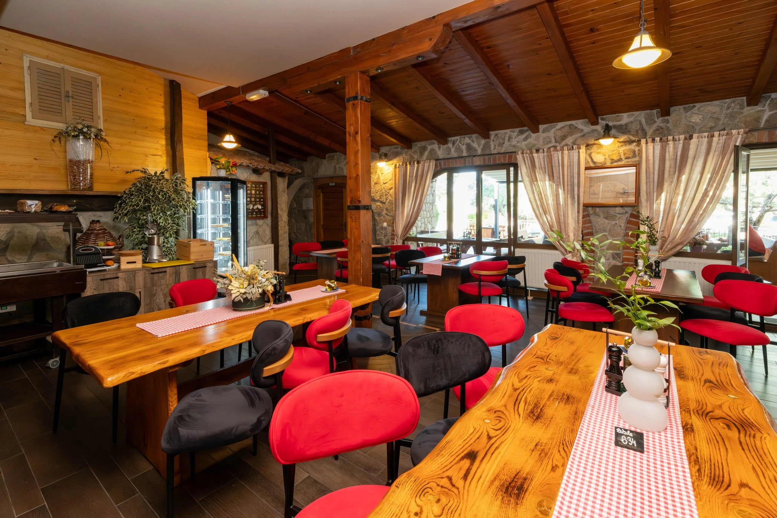 Sala da pranzo principale della konoba Sto.Rija