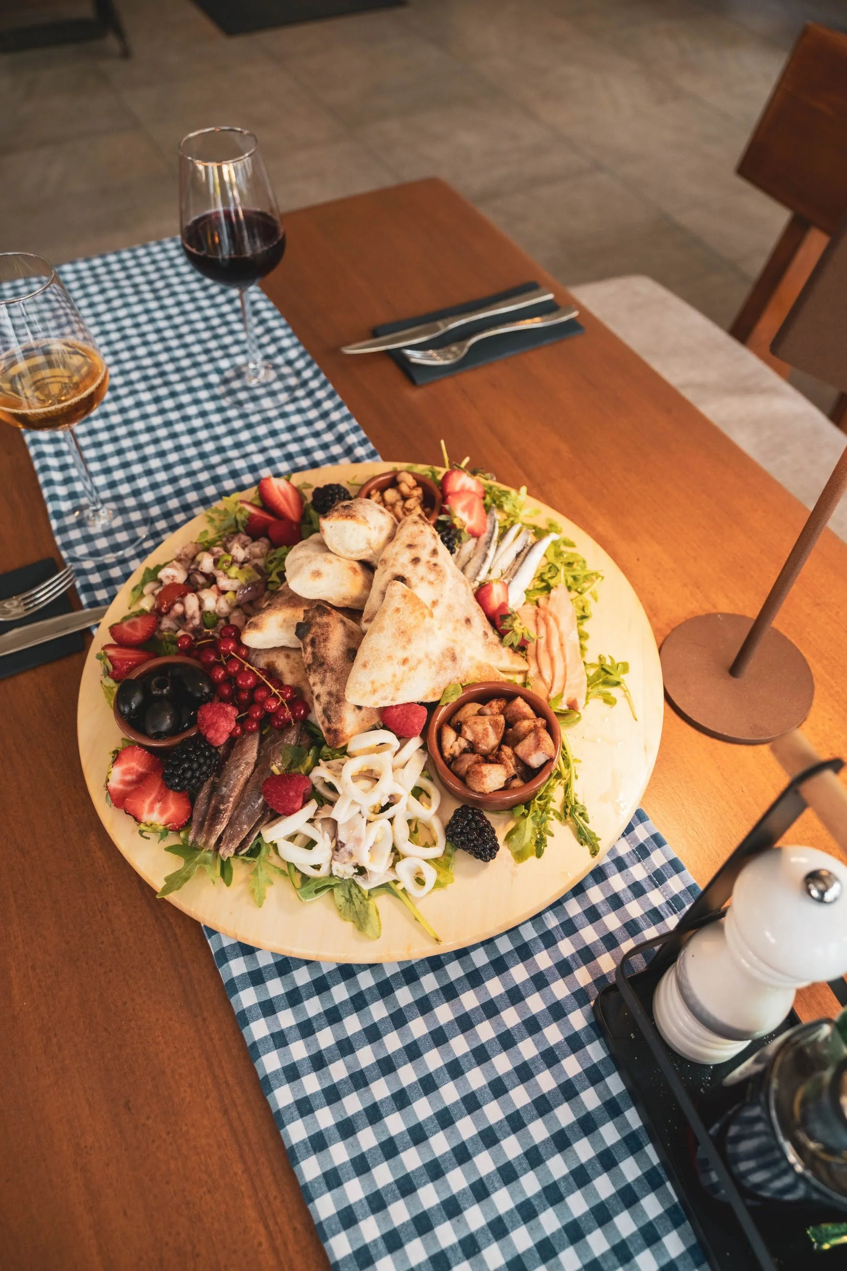Piatto di pesce e frutti di mare