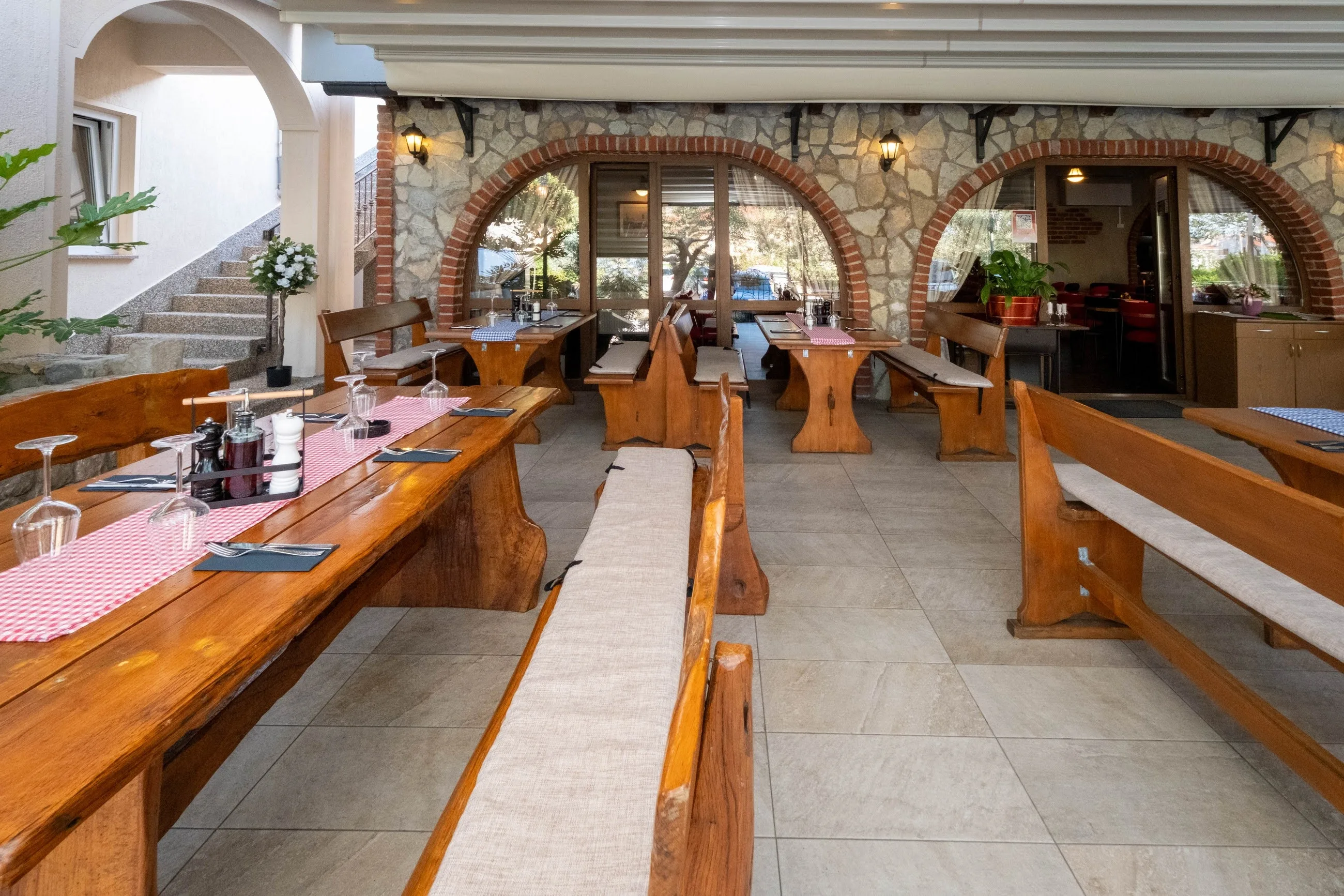 Sala da pranzo tradizionale in pietra